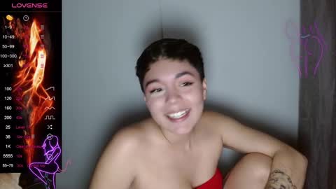 Snapshot of trixie_tangg chatting on February 25, 1:09 am Kitty online show from February 25, 1:09 am