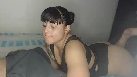 Snapshot of trixie_walker chatting on February 19, 10:31 pm trixie_walker online show from February 19, 10:31 pm