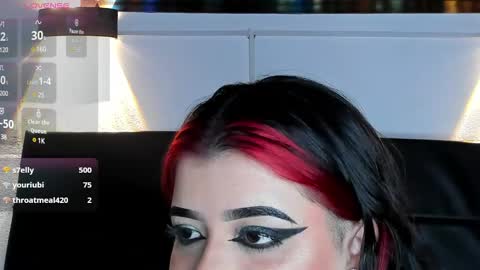 Snapshot of trixxiee_ chatting on December 8, 4:14 am trixxiee_ online show from December 8, 4:14 am