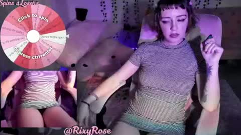 Snapshot of trixyrose chatting on August 4, 9:34 am RixyRose online show from August 4, 9:34 am