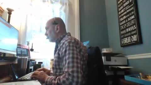 Snapshot of trodgers136 chatting on February 12, 9:22 pm TRodgers online show from February 12, 9:22 pm