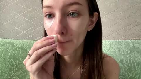 Hello Viola here   Help me to make 50 thumbs up 333 online show from March 29, 9:20 am