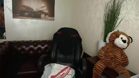 Snapshot of troywade chatting on May 16, 5:26 am TroyWade online show from May 16, 5:26 am