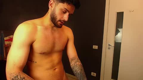 Snapshot of troywade chatting on May 17, 6:04 pm TroyWade online show from May 17, 6:04 pm