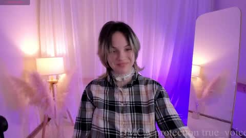 Snapshot of true_voice chatting on April 19, 5:18 am Emma online show from April 19, 5:18 am