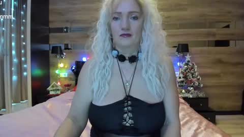 Snapshot of truefoxyyy chatting on January 4, 2:04 pm Fox online show from January 4, 2:04 pm
