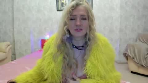 Snapshot of truefoxyyy chatting on April 24, 4:42 pm Fox online show from April 24, 4:42 pm