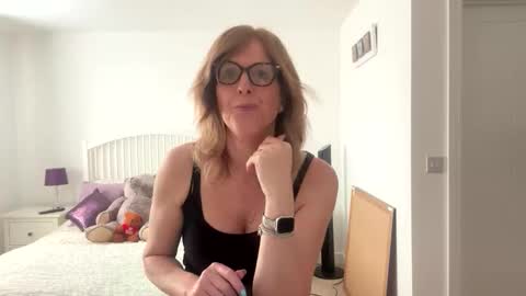 Hunnibun online show from April 7, 5:02 pm