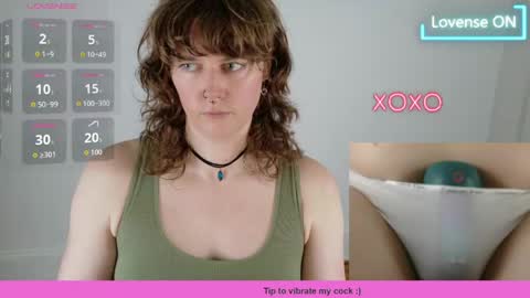 Snapshot of tsellieryder chatting on May 13, 11:22 pm Ellie Ryder online show from May 13, 11:22 pm