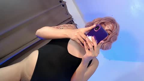 Snapshot of tsgirl_julian69 chatting on February 24, 10:14 pm Julian online show from February 24, 10:14 pm