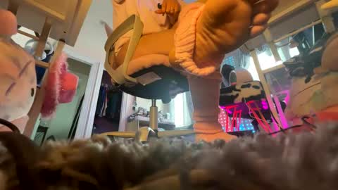 MOCHI NEXT DOOR online show from February 5, 5:28 pm