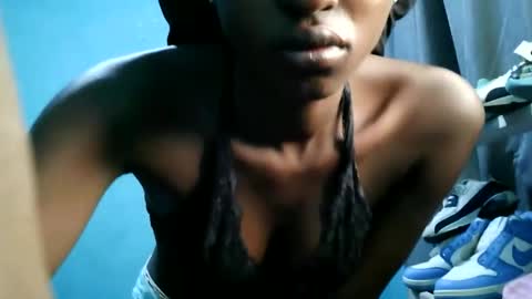 Snapshot of tswana_ chatting on February 27, 3:39 am lencer online show from February 27, 3:39 am