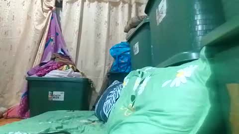 Mae online show from April 10, 9:52 pm