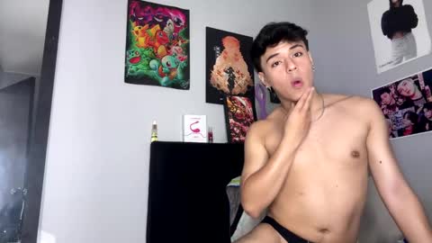 Snapshot of tuenkim_ chatting on January 22, 4:33 pm tuenkim_ online show from January 22, 4:33 pm