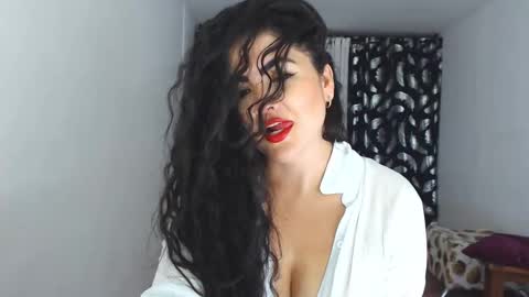 Snapshot of tuti_sex chatting on January 13, 3:23 am tuti online show from January 13, 3:23 am