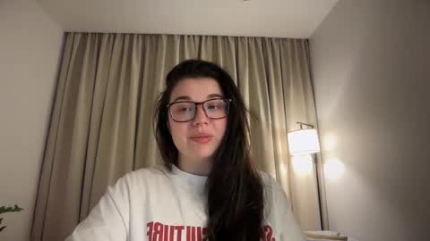 Snapshot of tutti_frutti_ chatting on May 21, 9:22 pm Ariana online show from May 21, 9:22 pm