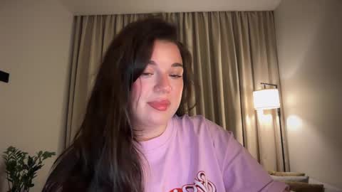 Snapshot of tutti_frutti_ chatting on June 4, 8:37 pm Ariana online show from June 4, 8:37 pm