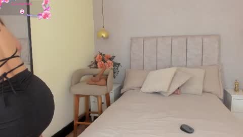 Snapshot of tutu_milf chatting on July 24, 7:12 pm Tutu online show from July 24, 7:12 pm