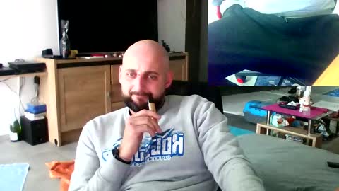 twardyidlugi online show from January 26, 1:47 pm