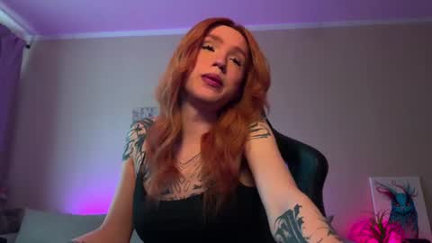 Snapshot of twiinkie_pie chatting on June 13, 8:23 am Maria 3 online show from June 13, 8:23 am