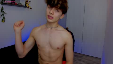 Snapshot of twink_dream__ chatting on May 19, 4:19 am jhony online show from May 19, 4:19 am