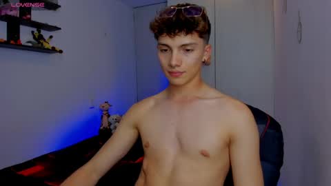 Snapshot of twink_dream__ chatting on May 27, 3:03 am jhony online show from May 27, 3:03 am