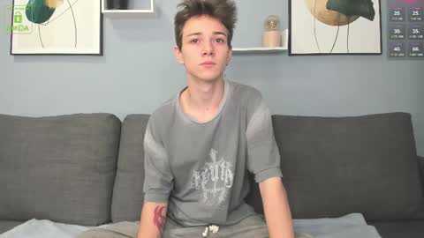 Snapshot of twinkguy_slim chatting on September 23, 11:13 am Viego Pattel online show from September 23, 11:13 am