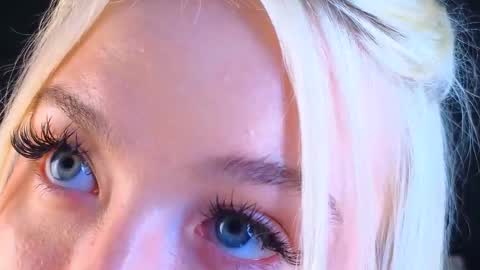 Snapshot of twinklefluff chatting on March 10, 10:48 am twinklefluff online show from March 10, 10:48 am