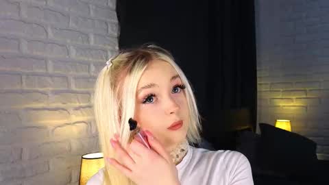 Snapshot of twinklefluff chatting on October 3, 3:53 pm twinklefluff online show from October 3, 3:53 pm