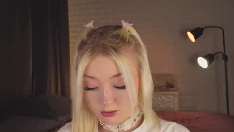 Snapshot of twinklefluff chatting on October 19, 4:07 pm twinklefluff online show from October 19, 4:07 pm