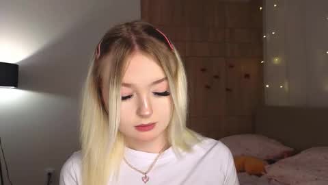 twinklefluff online show from February 28, 4:19 pm