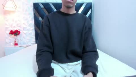 Snapshot of twinks08 chatting on February 5, 10:55 pm twinks08 online show from February 5, 10:55 pm