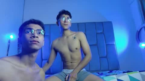 Snapshot of twinksecrets_ chatting on February 19, 11:06 am twinksecrets_ online show from February 19, 11:06 am