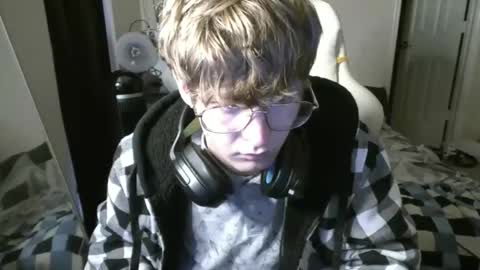 shytwink online show from December 19, 11:45 pm