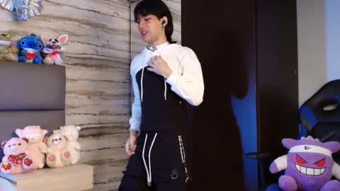 twinslovers_ online show from February 11, 4:17 am