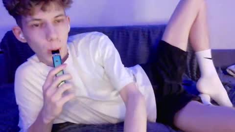 TwiShadow online show from April 4, 9:01 pm