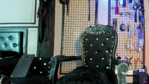 Snapshot of twisted_fantasy_ chatting on May 18, 2:51 am Clio Tadeo online show from May 18, 2:51 am