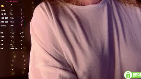 Snapshot of twix_girl chatting on June 9, 7:03 pm Stranger online show from June 9, 7:03 pm