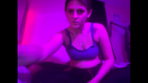 twizzler_twizzle online show from February 18, 6:59 pm