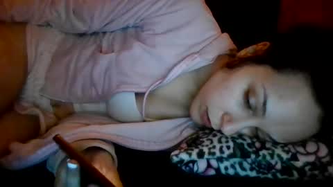 Snapshot of twizzytoxic22 chatting on June 17, 2:36 am twizzytoxic22 online show from June 17, 2:36 am