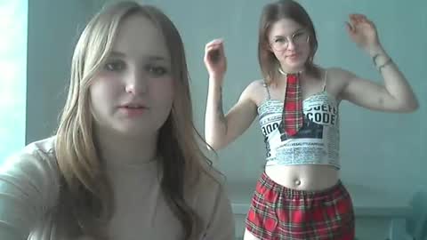 Lina and Katia online show from April 7, 11:10 am