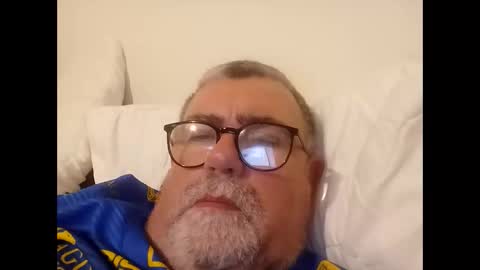 Snapshot of twohats2810 chatting on December 20, 6:37 pm twohats2810 online show from December 20, 6:37 pm