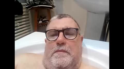 Snapshot of twohats2810 chatting on January 8, 7:27 pm twohats2810 online show from January 8, 7:27 pm