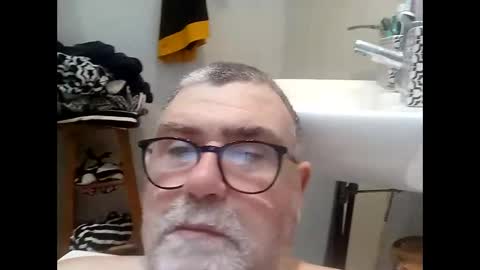 Snapshot of twohats2810 chatting on January 9, 7:37 pm twohats2810 online show from January 9, 7:37 pm