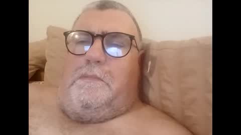 Snapshot of twohats2810 chatting on February 1, 5:22 pm twohats2810 online show from February 1, 5:22 pm