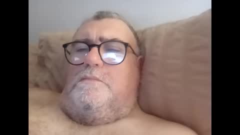 Snapshot of twohats2810 chatting on February 4, 4:35 pm twohats2810 online show from February 4, 4:35 pm