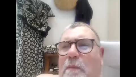 Snapshot of twohats2810 chatting on February 8, 8:23 pm twohats2810 online show from February 8, 8:23 pm