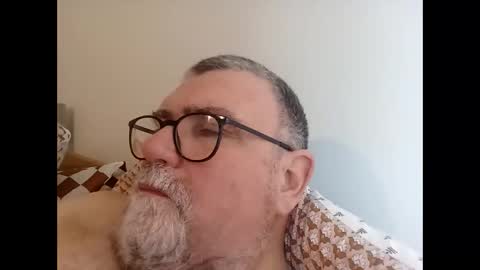 Snapshot of twohats2810 chatting on February 14, 2:25 pm twohats2810 online show from February 14, 2:25 pm