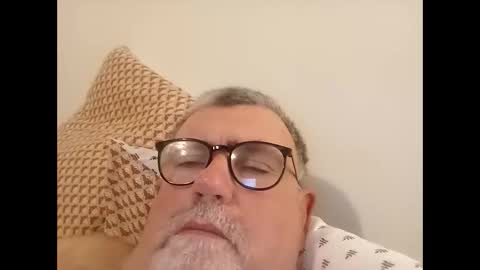 Snapshot of twohats2810 chatting on February 20, 7:25 pm twohats2810 online show from February 20, 7:25 pm