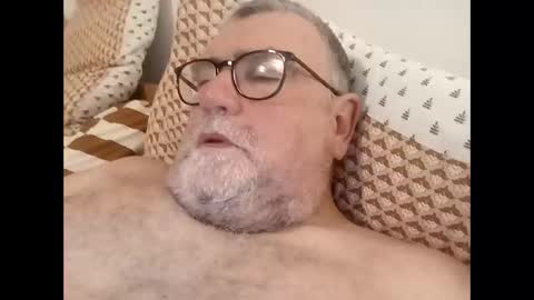 Snapshot of twohats2810 chatting on March 10, 8:14 pm twohats2810 online show from March 10, 8:14 pm